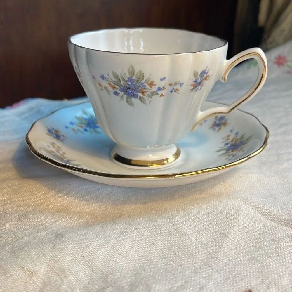 VTG Colclough bone China #8179 “ Blue Floral” pattern teacup & saucer.